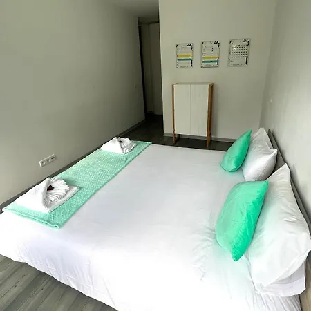 Suspenso Madeira Lejlighed